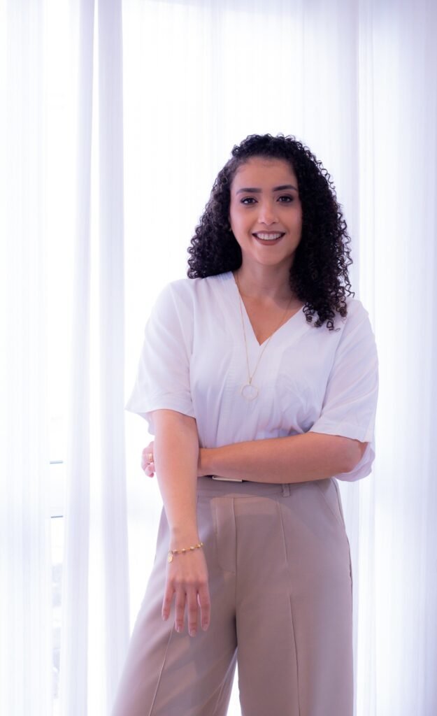 Gabrielle Coelho, psicóloga especializada em saúde emocional e psicoterapia para mulheres